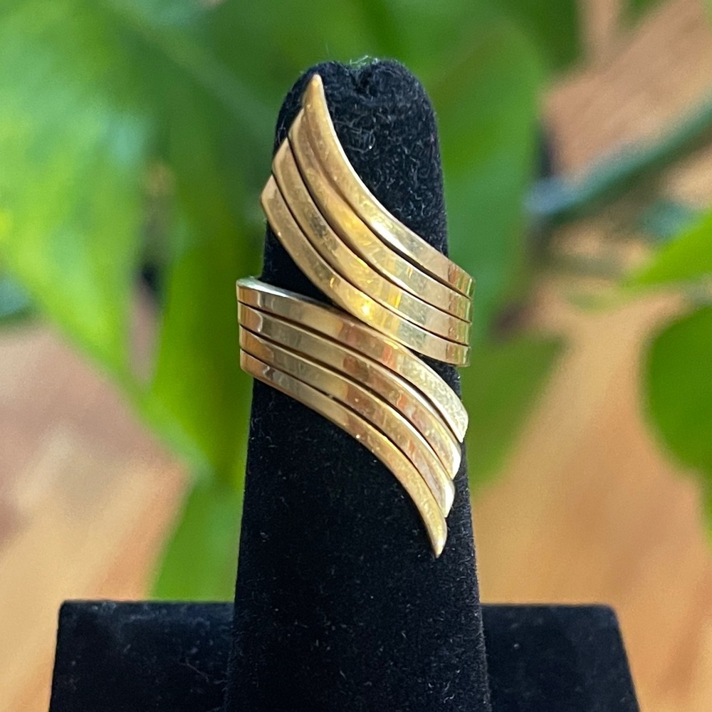 Elegant Gold-Tone Women's Ring